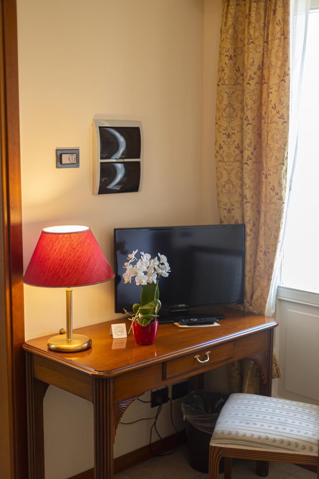 Hotel Il Portico By Lvg Hotel Collection Cannobio Room photo